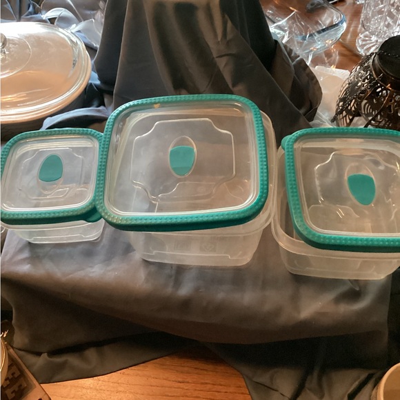 Plastic food storage containers - Picture 6 of 7